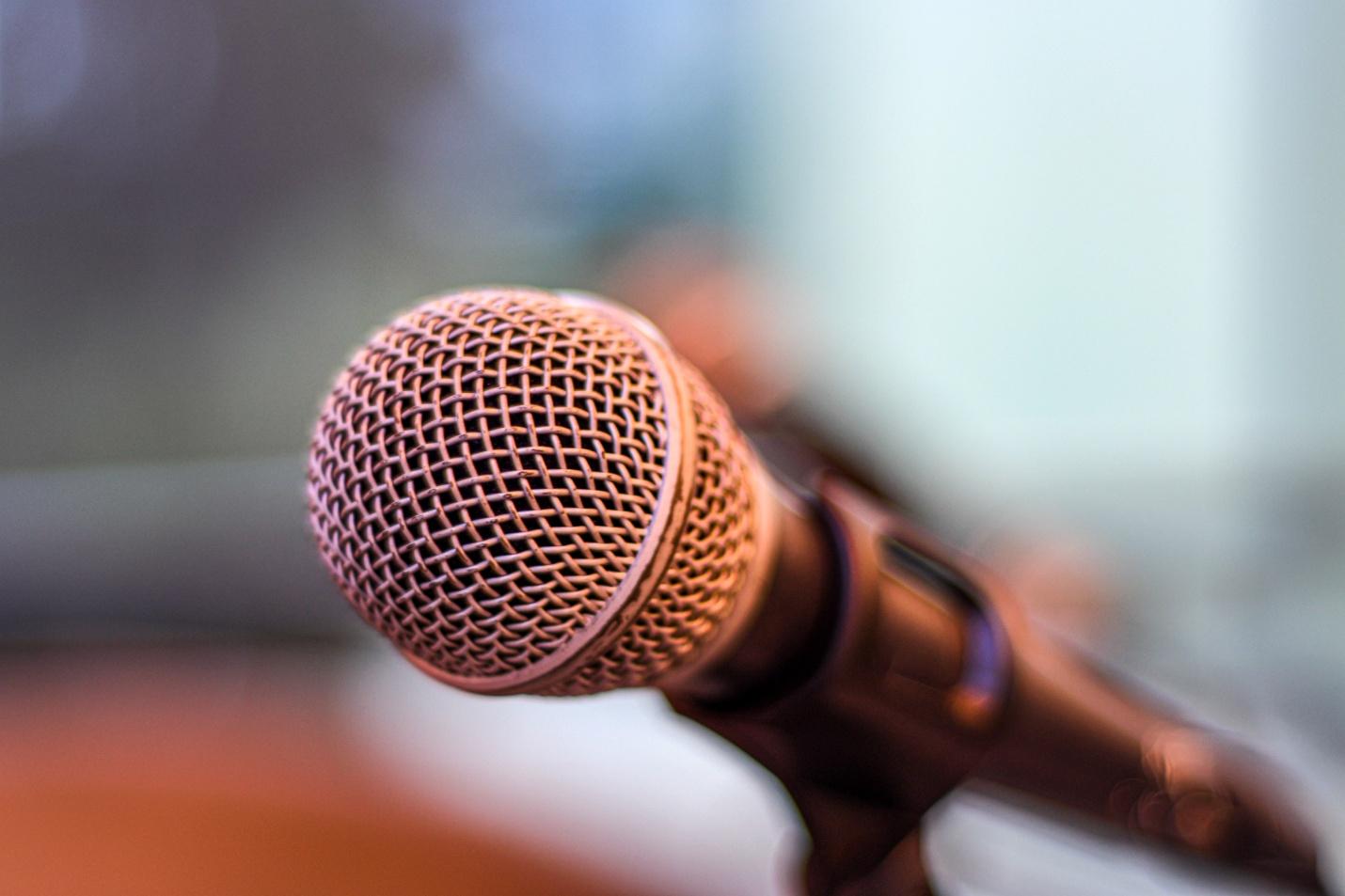 a picture of a microphone